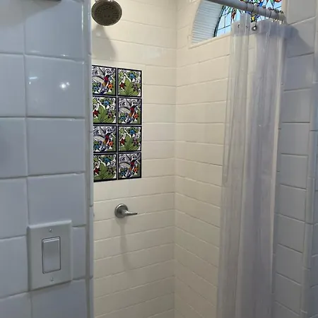 Private Room W/ Private Full Bathroom & Wifi & Ac & Shared Kitchen In Los Angeles Exterior photo