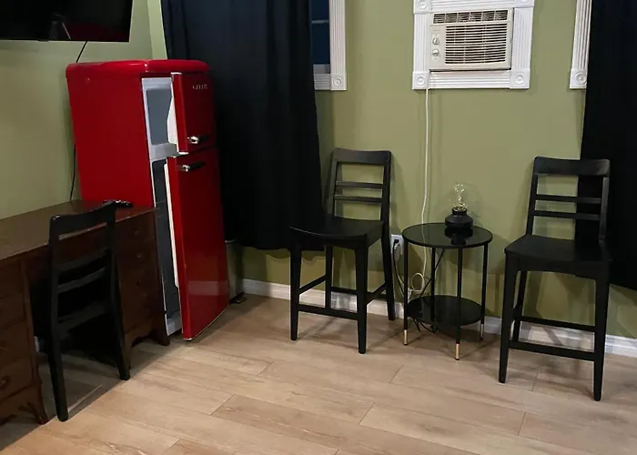 Private Room W/ Private Full Bathroom & Wifi & Ac & Shared Kitchen In Los Angeles