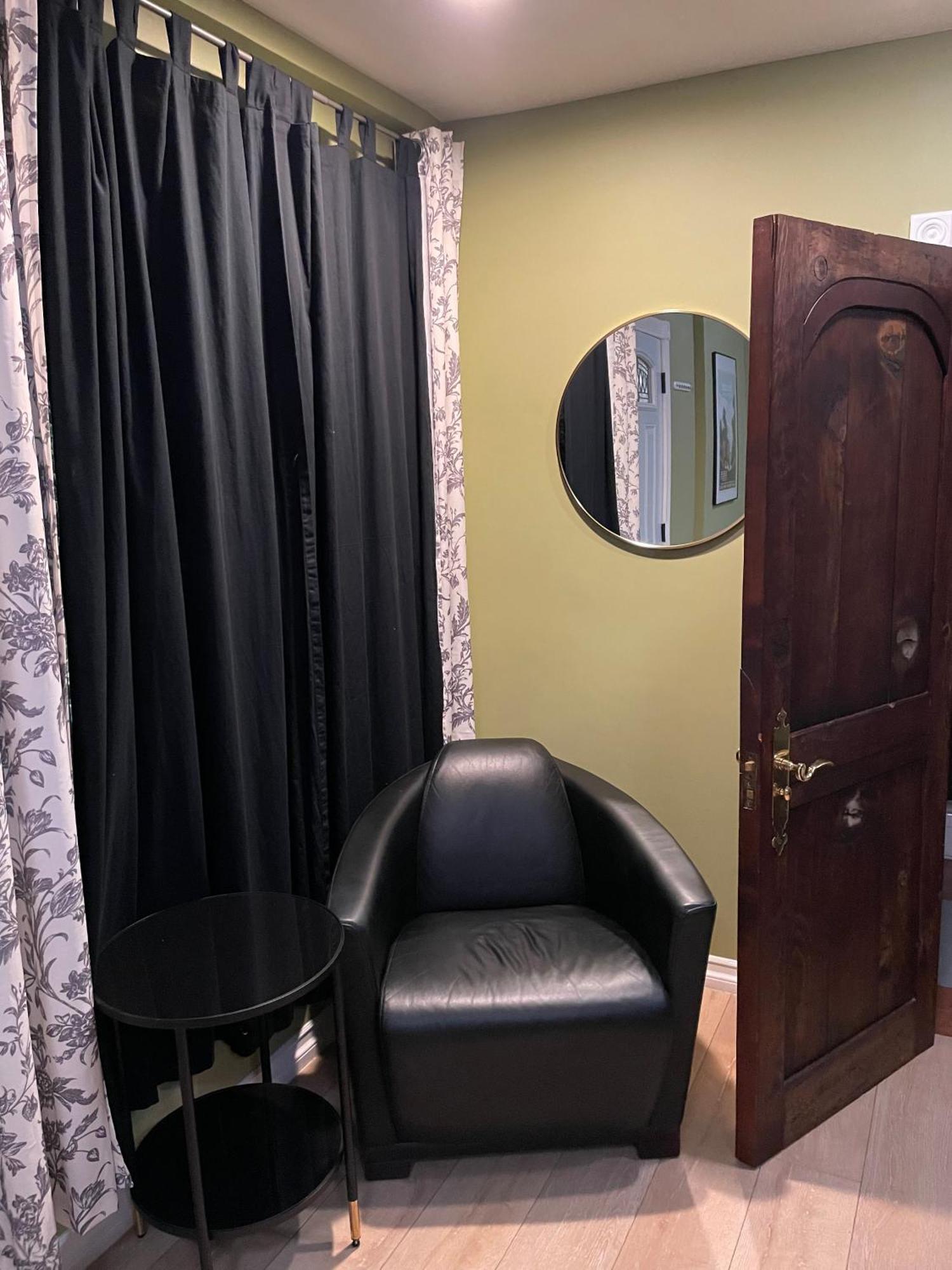 Private W/ Private Full Bathroom & Wifi & Ac & Shared Kitchen In Angeles Homestay *